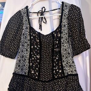 SO Black and White Floral Top